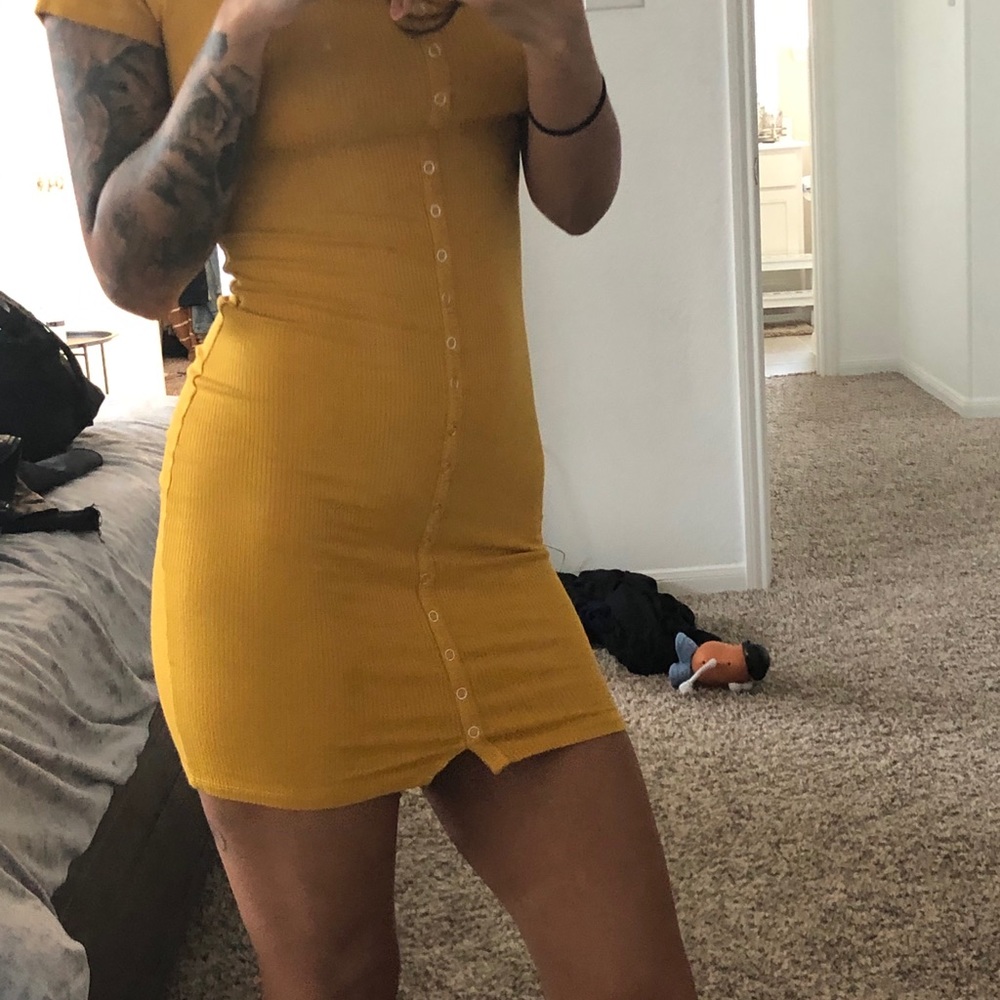 Dress - Picture 3 of 3